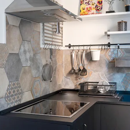 Happy Travelers By Solutions *