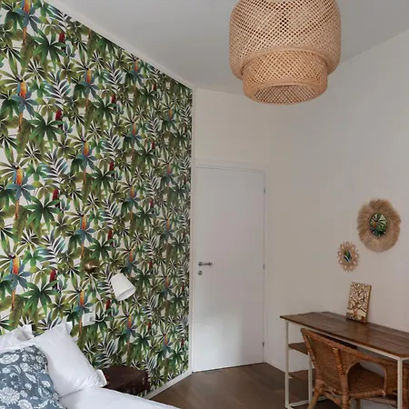 Happy Travelers By Solutions