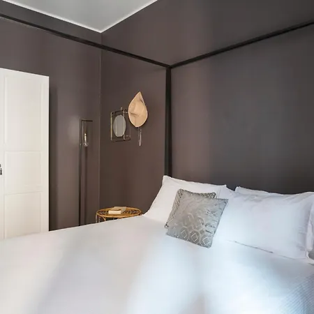 Happy Travelers By Solutions