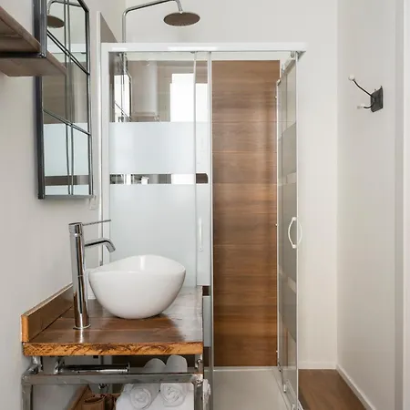 Happy Travelers By Solutions